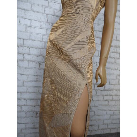 $690 Black Halo Eve Gold Metallic Harrow Off Shoulder Sheath Gown 2 NWT - Picture 9 of 16